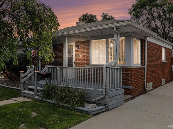 25216 Collingwood St, Roseville, MI 48066