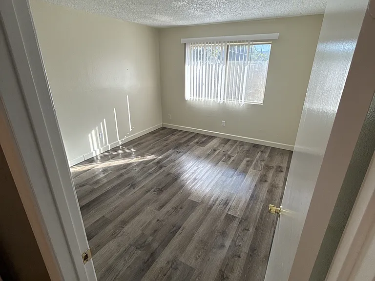 836 E Main St — Photo 4