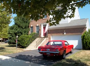 26096 Springdale Dr, Chantilly, VA 20152