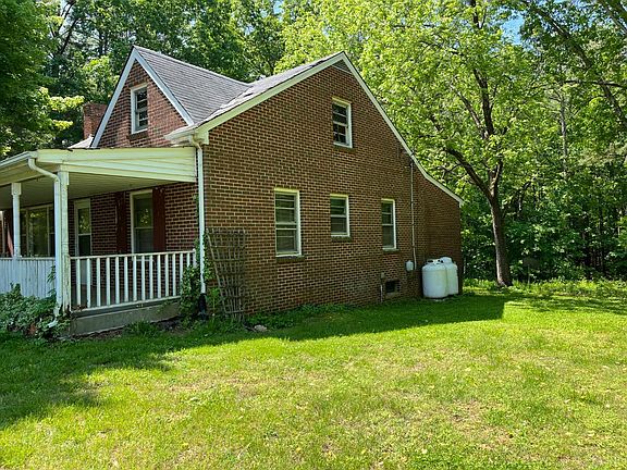 2nd image of 101 SE Poor House Ln
