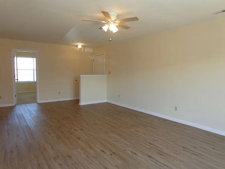 4628 Coronet Ave — Photo 5