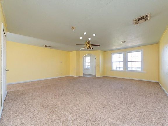 5th image of 600 N Bradley Ave