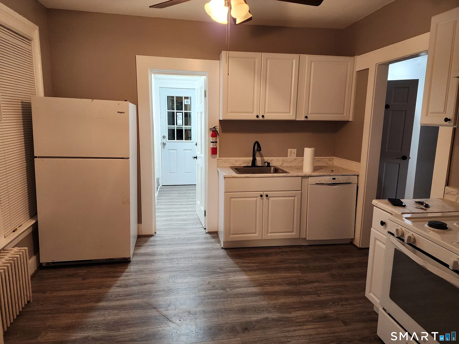 2 bed, 1.5 bath, 850 sqft, $1,900 — Photo 3