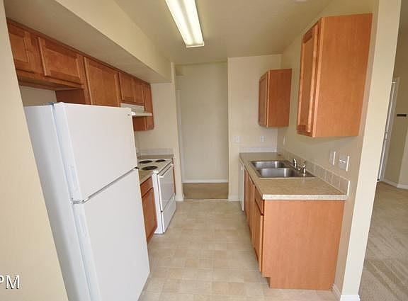 2nd image of 16732 N Pamelas Ct APT 103