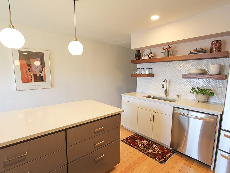 1st image of 2303 Eastside Dr APT 221
