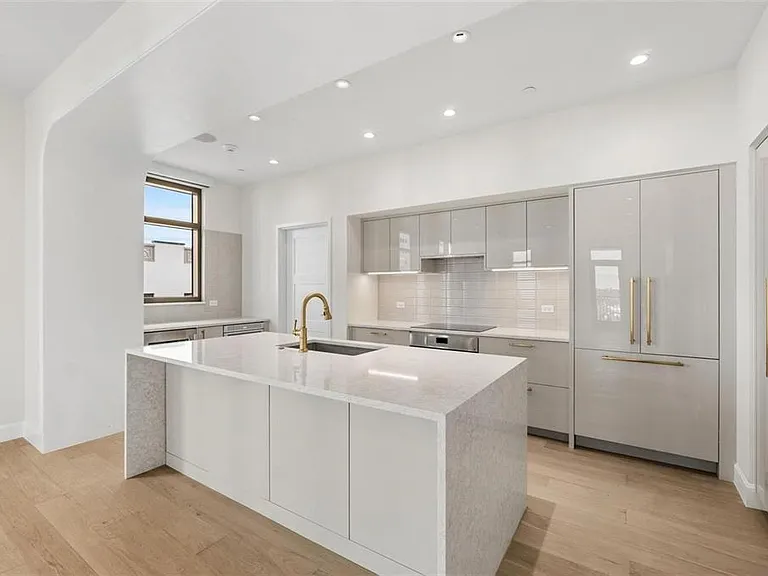 126 4th Ave NE #601 — Photo 18