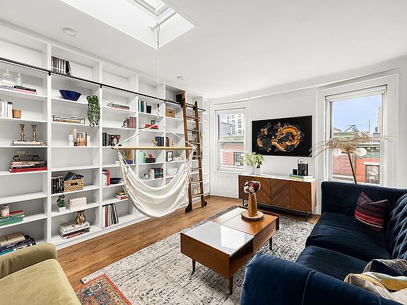 2nd image of 309 W 93rd St APT 7B