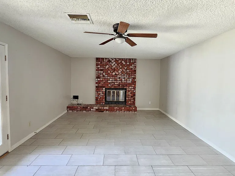 9709 Irene Ave — Photo 5