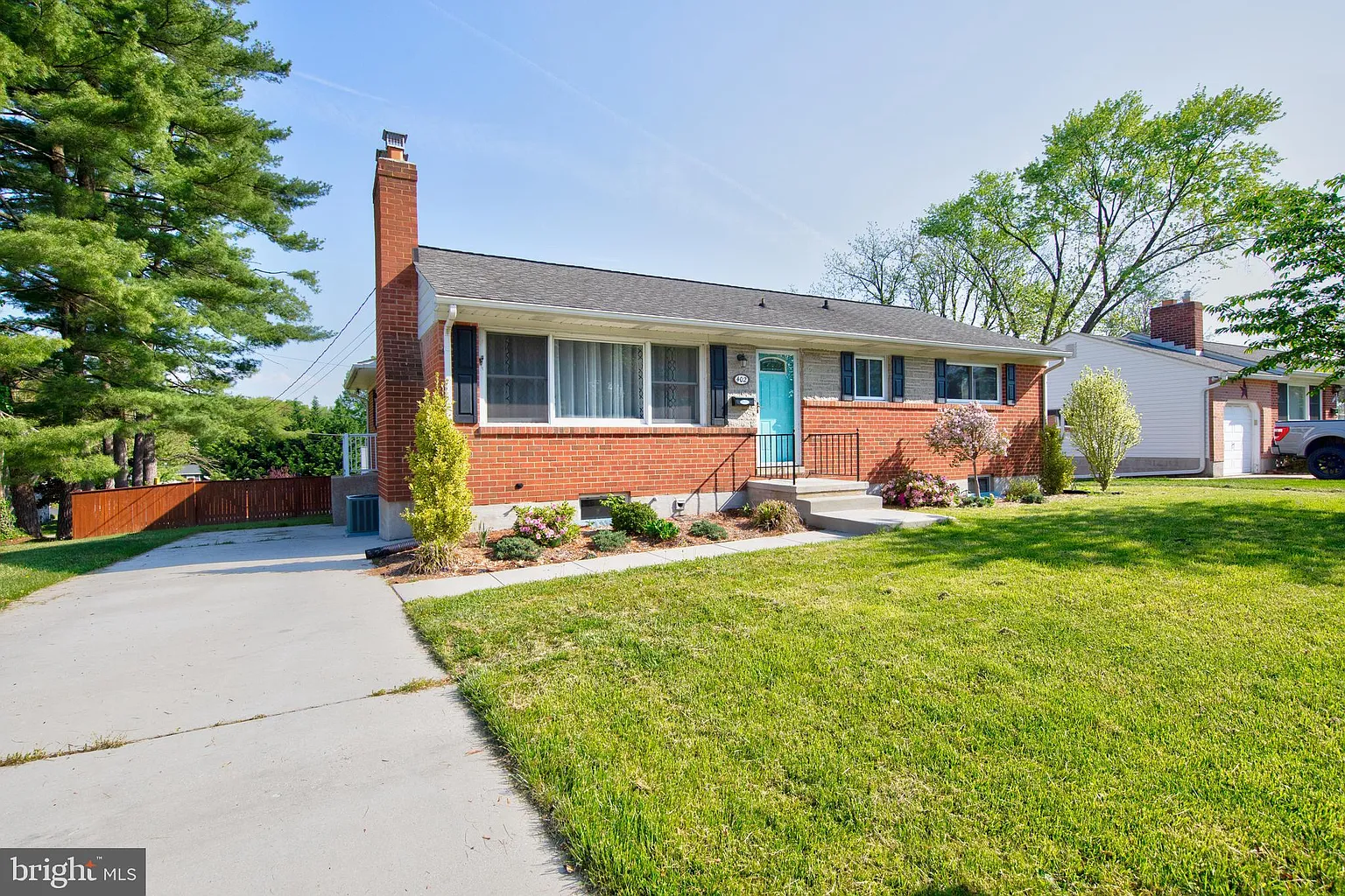 402 Lee Way photo 1