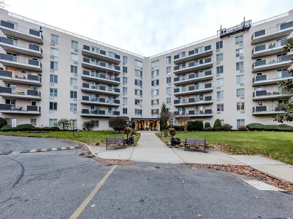 135 Post Avenue #6U, Westbury, NY 11590