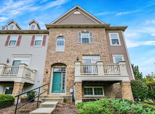 1090 Maubert Ct, Carol Stream, IL 60188