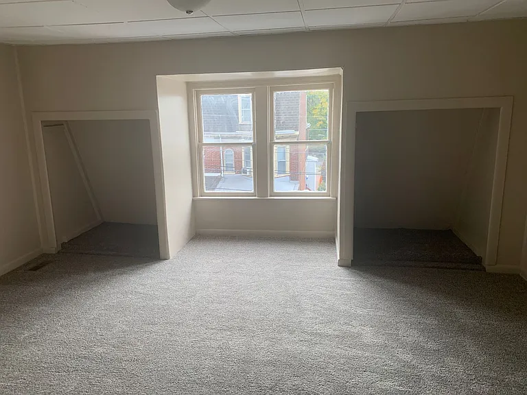 525 E Philadelphia St — Photo 22