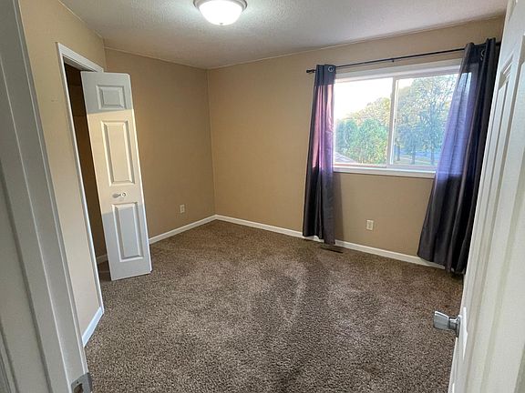 3rd image of 14490 Garden View Dr