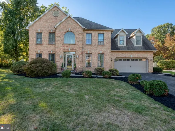 1303 King Arthur Dr, Mechanicsburg, PA 17050