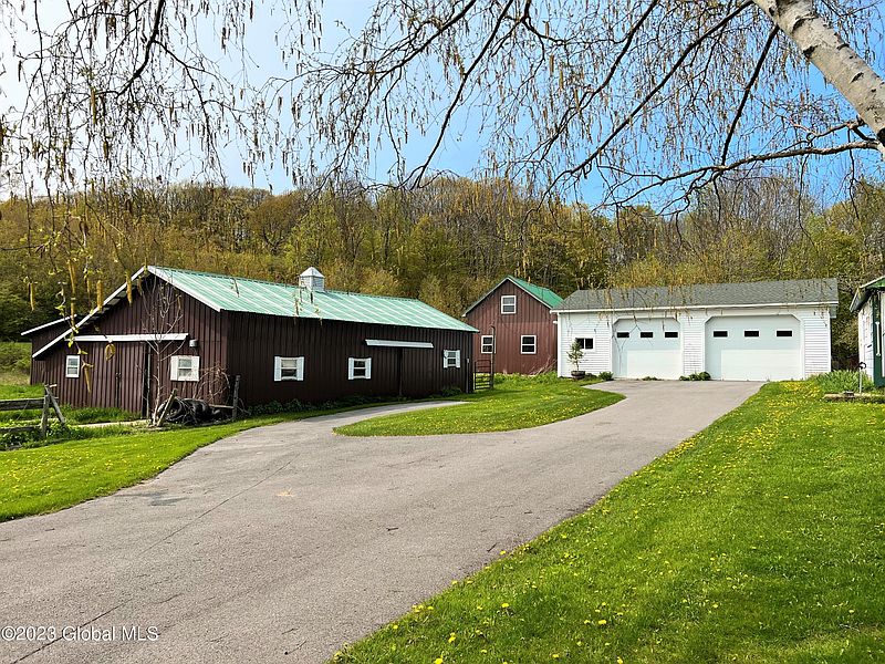 2nd image of 311 Ainslie Road