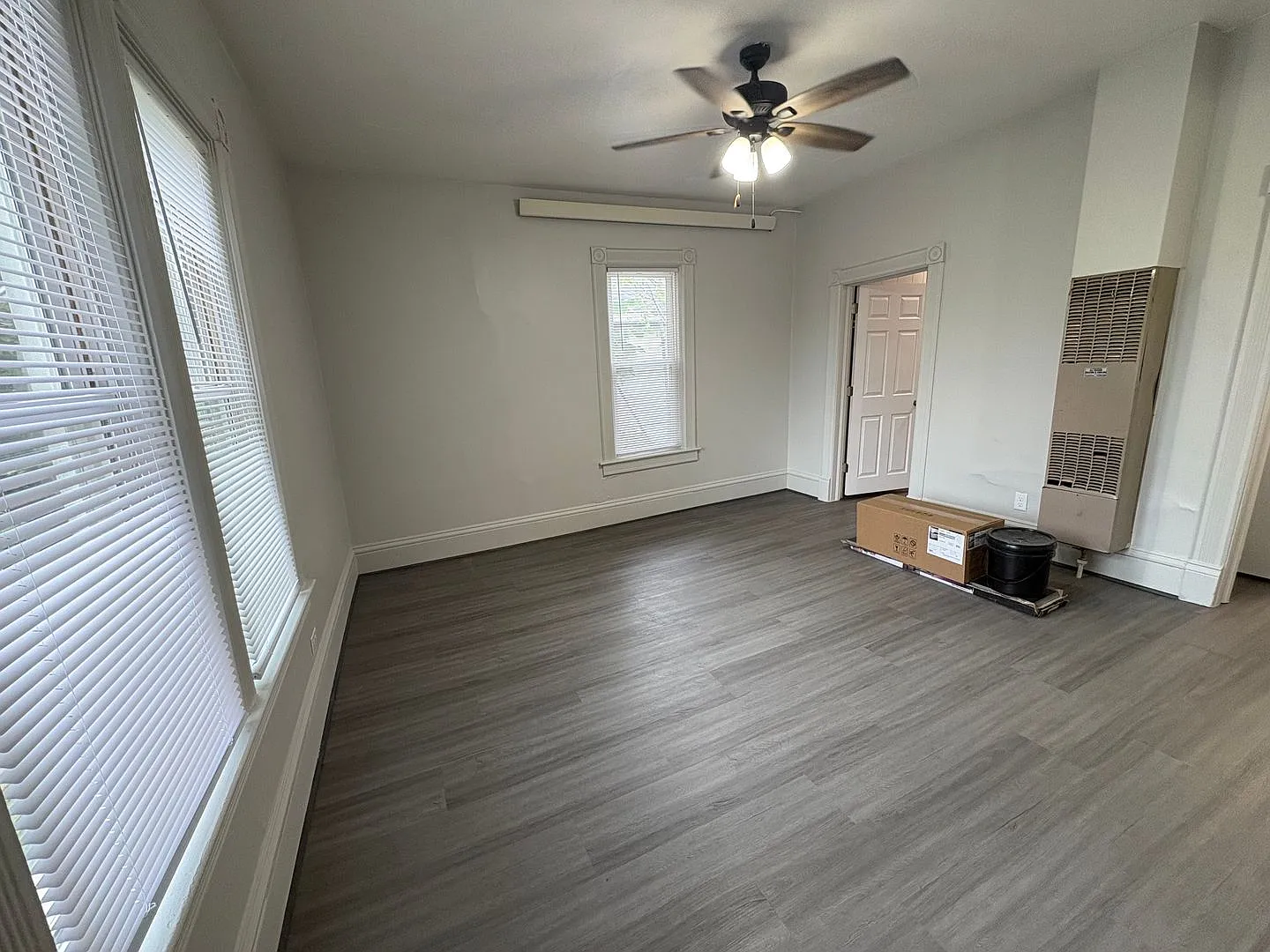 545 Balcom St — Photo 3