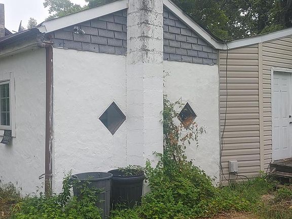 4th image of 400 Summit Ave