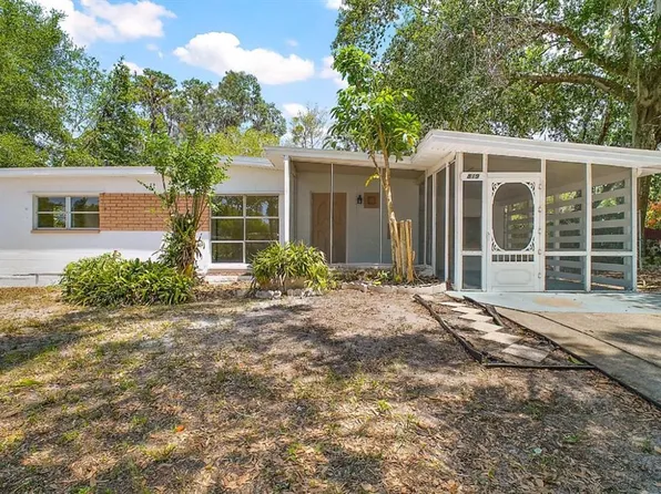 819 Edgewater Dr, Eustis, FL 32726