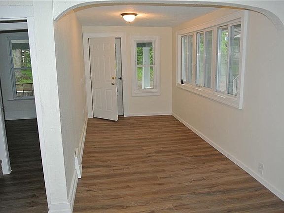 4th image of 62 Charlotte St