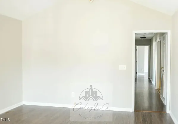 12 Linsey Ct — Photo 3