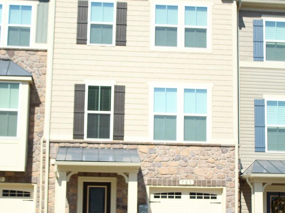 1st image of 725 Ravenwood Dr