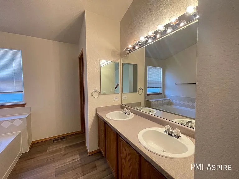 10501 Dresden St — Photo 16