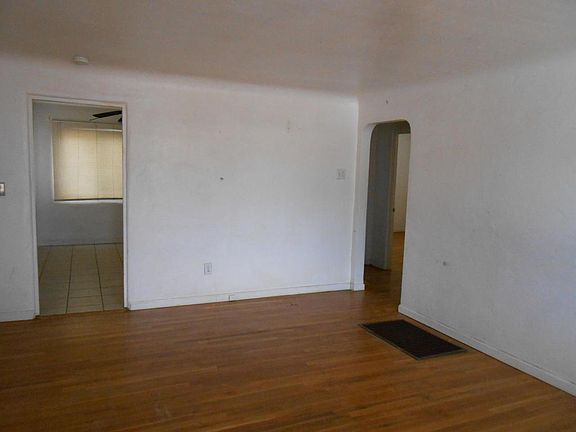 3rd image of 1412 Wilmoore Dr SE