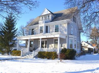 227 E Lincoln Ave, Wheaton, IL 60187