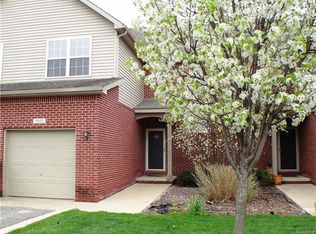 5953 High Point Ct, Brighton, MI 48116