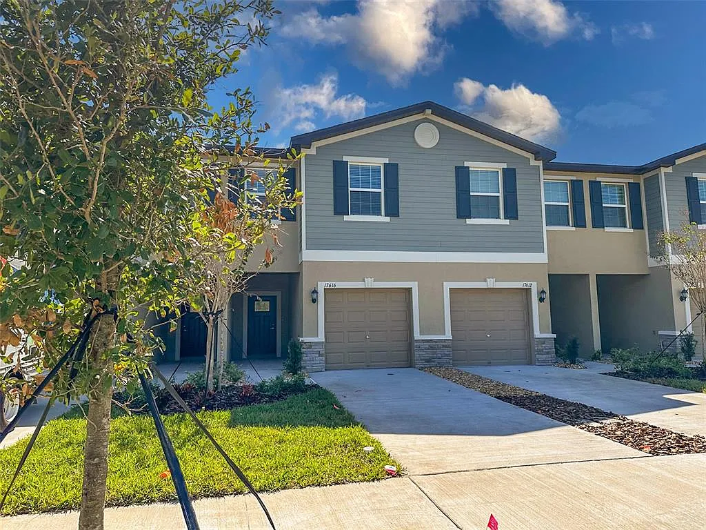 3 bed, 2.5 bath, 1634 sqft, $1,950 — Photo 2