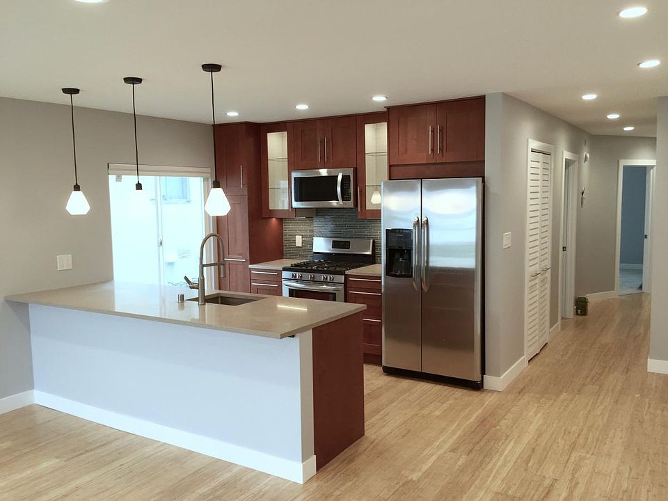 Kitchen/ Living Room