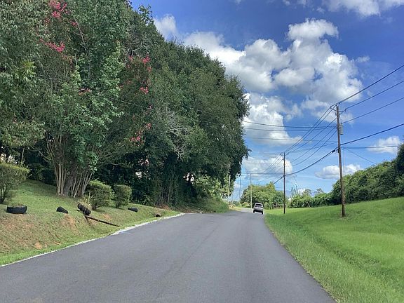 4th image of 375 Summerhill Rd