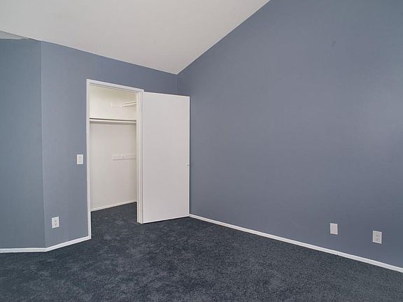 3rd image of 13825 Beaver St