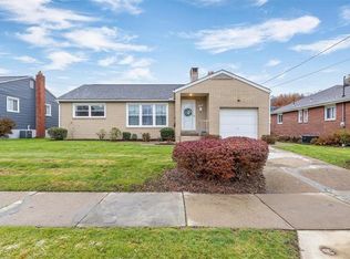 734 Garfield St, Springdale, PA 15144