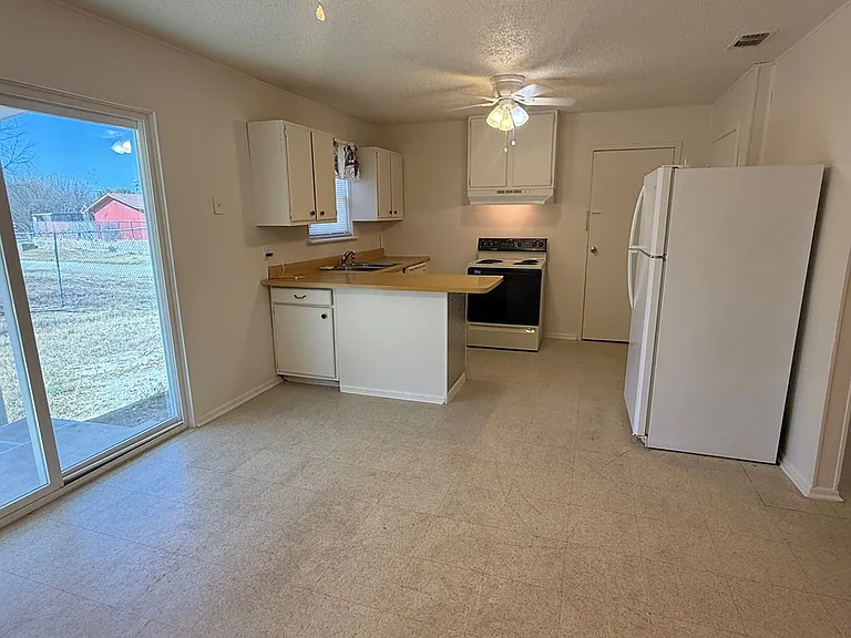 889 Tampico Cir — Photo 7