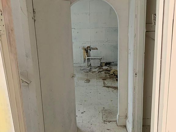 4th image of 293-295 W Park Ave