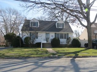 2074 Hancock Ave, Bellmore, NY 11710