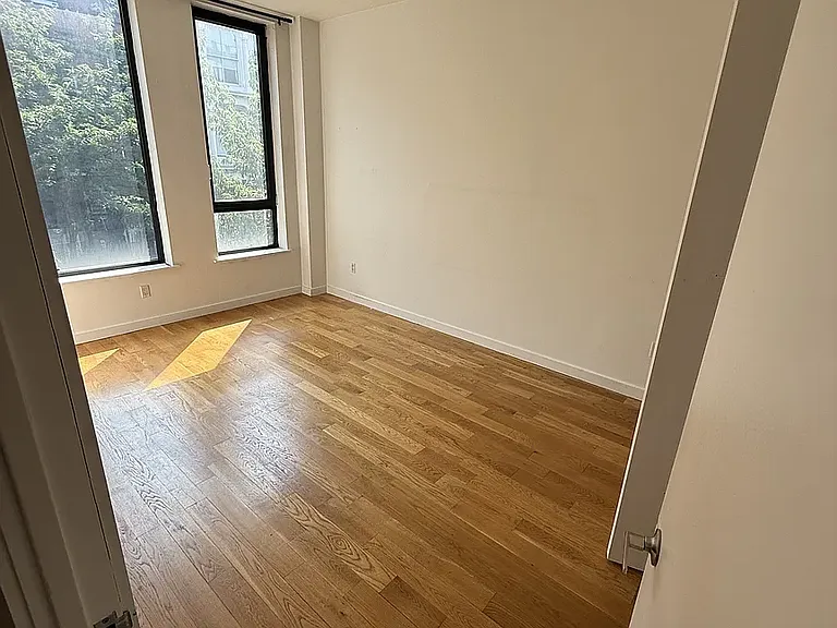 227 Grand St #2D — Photo 11