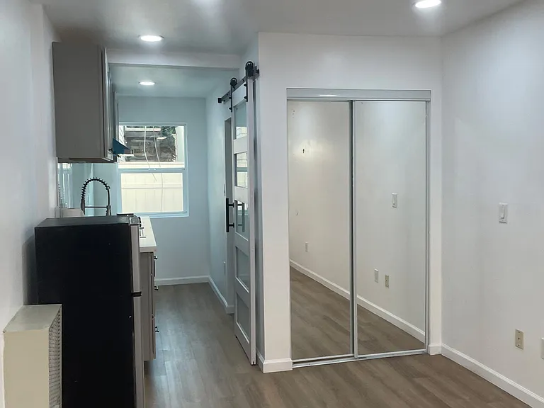 4063 Lincoln Ave #E — Photo 5