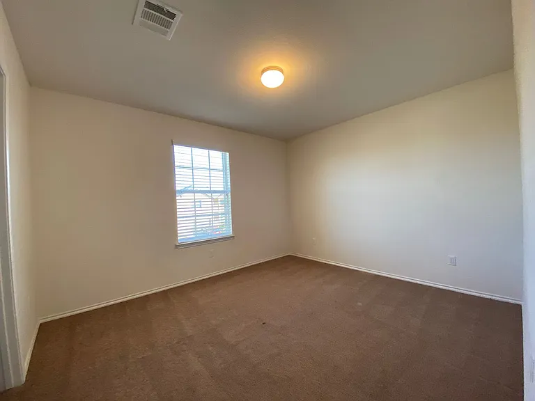 408 E Vega Ln — Photo 15
