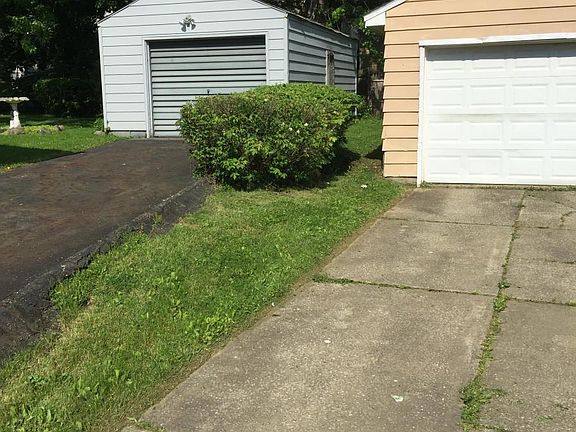 Detached Garage