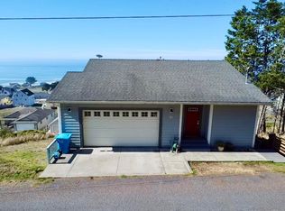 52 Spruce Rd, Whitethorn, CA 95589