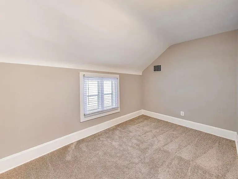 415 Bloom St — Photo 6