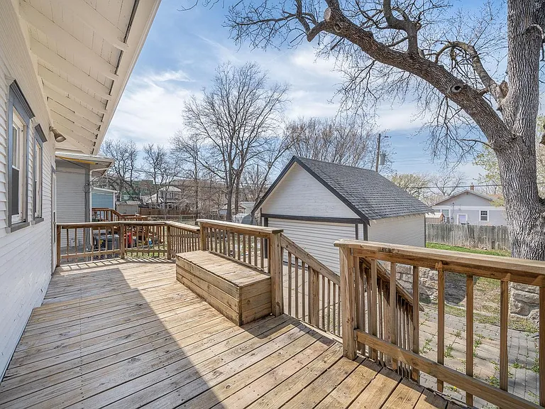 225 N Rutan Ave — Photo 19