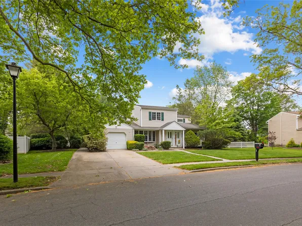 7 Kinsella Street, Dix Hills, NY 11746