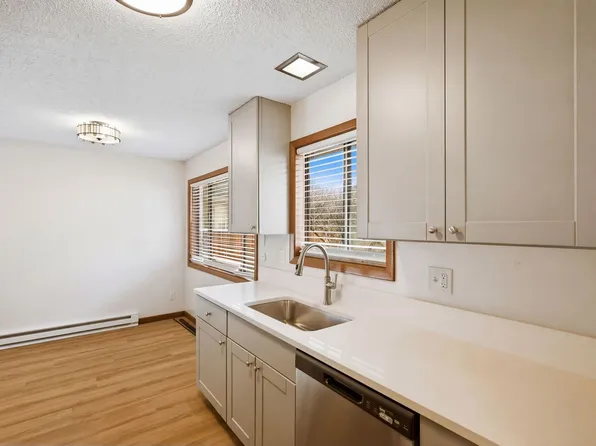 MF 31 - NE Halsey (9 Plex), 5516-5532 NE Halsey St #5524, Portland, OR 97213