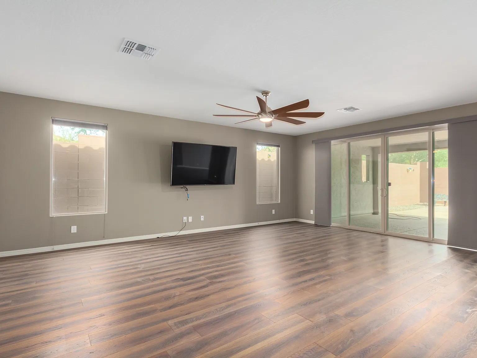 3 bed, 2.5 bath, 2518 sqft, $2,750 — Photo 3