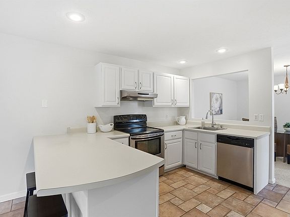 4th image of 11 Longley Rd Unit B9