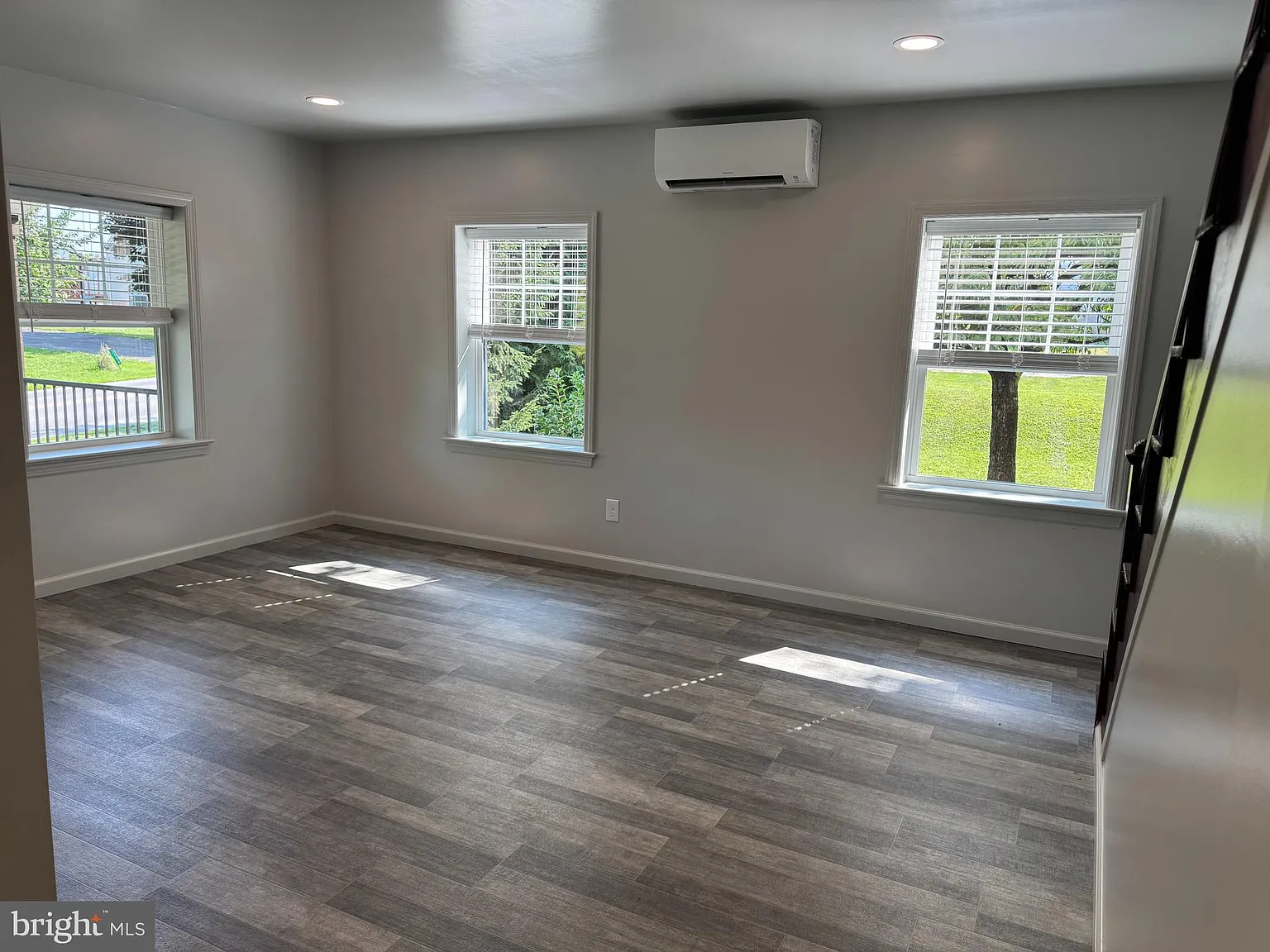 3 bed, 1136 sqft, $2,300 — Photo 2