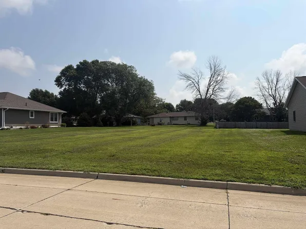 606 Van Buren St, Wellsburg, IA 50680